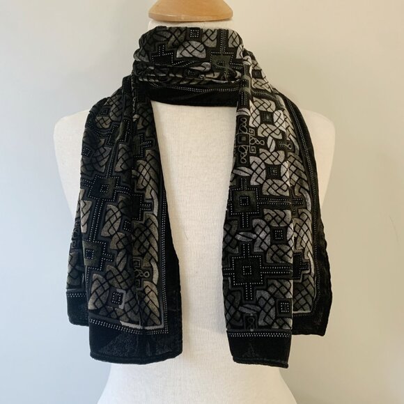 Luxurious Devoré Velvet Burnout Scarf - Black & Gray Art Deco | Unbranded - Picture 5 of 6